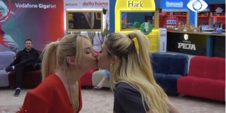 VIDEO/ “Plas” keq Shën Valentini në Big Brother VIP, dy vajzat puthen në buzë
