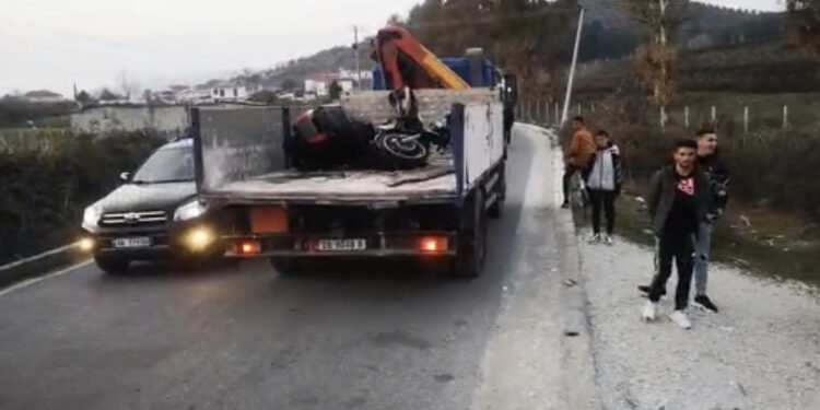 Të përdorur në ngjarje kriminale? Dy motora të djegur gjenden brenda rezervuarit të Thanës