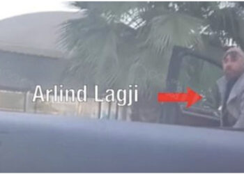 Bëri dy aksidente dhe ia mbathi! Ish-drejtori i doganës del në gjyq me pranga