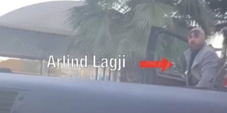 Bëri dy aksidente dhe ia mbathi! Ish-drejtori i doganës del në gjyq me pranga