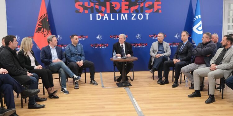 “Alibeaj s’njihet, për shkak të kleçkës që Luli…”, Berisha do të dorëzojë në KQZ kërkesën për zgjedhjet e 14 majit, ja dy mënyrat si mund të regjistrohen