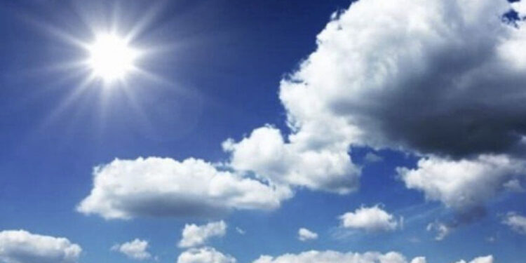 Temperatura deri në 22°C, si do të jetë moti sot?