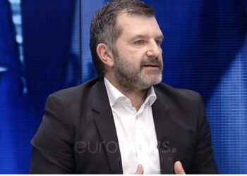 Andi Bushati shpërthen kundër Alibeajt: Këtë duhet ta marrin  për leckash e ta hedhin në kanal. Grup karazogjësh që mbështeten nga Rama