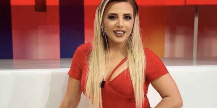 FOTO/ Motra e Olta Gixharit ironizon Kiarën me një foto