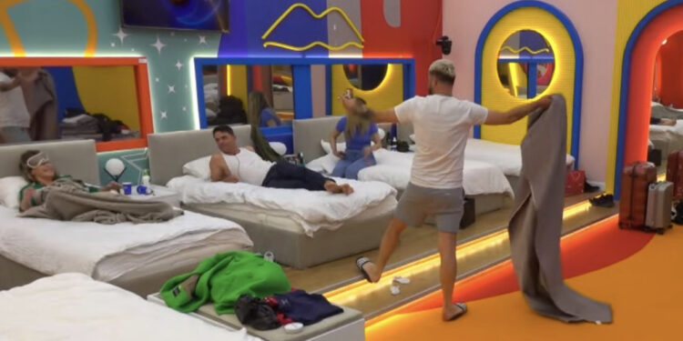 VIDEO/ “Më përdor për lojë”, Luizi i kthehet keq Maestos: Aq je përdor sa je kthyer në gjynah