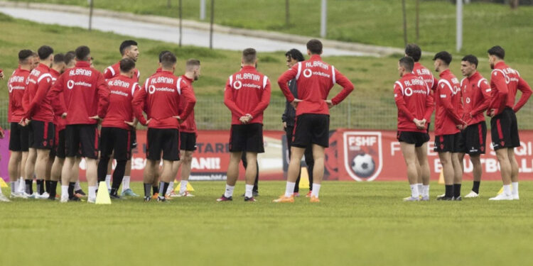 Sylvinho “fsheh” kombëtaren dhe projekton formacionin, seancë stërvitore me dyer të mbyllura