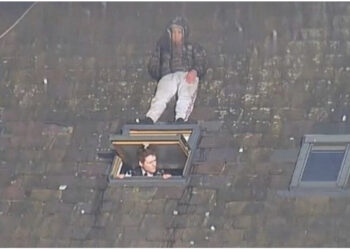 FOTOLAJM/ ‘Shtëpia e barit’, shqiptari i bën policit anglez