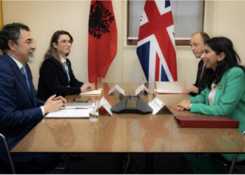 Deklarata skandaloze/ Çuçi-britanikëve: Ndalojini shqiptarët, janë të zgjuar dhe e manipulojnë sistemin kudo