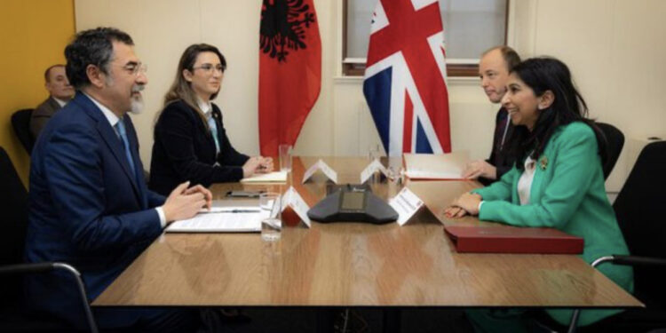 Deklarata skandaloze/ Çuçi-britanikëve: Ndalojini shqiptarët, janë të zgjuar dhe e manipulojnë sistemin kudo
