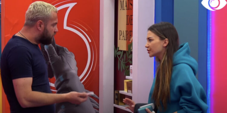 VIDEO/ Luizi tenton ta përqafojë, Kiara e refuzon: Mos hajde më …