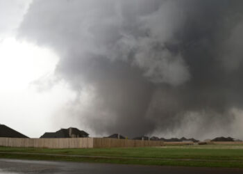 Tornado të fuqishme godasin SHBA, 23 të vdekur dhe dhjetëra të plagosur