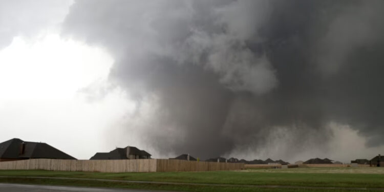 Tornado të fuqishme godasin SHBA, 23 të vdekur dhe dhjetëra të plagosur