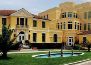 FOTO/ Ambasada e SHBA hap “portat” për shqiptarët! Kush përfiton vizë?