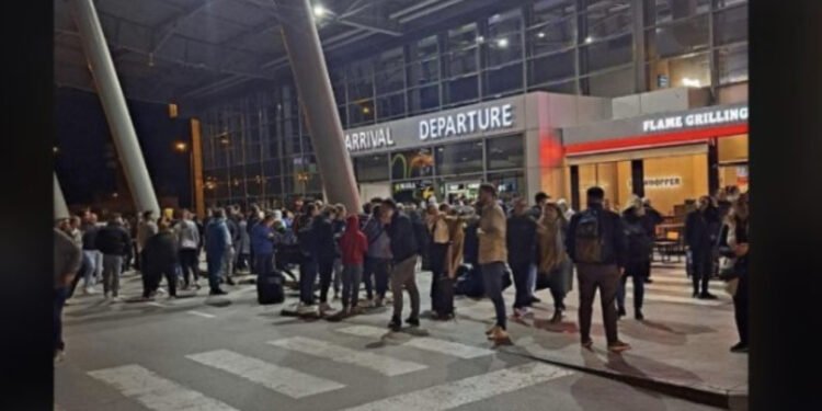 Panik në aeroportin e Prishtinës, alarm për bombë