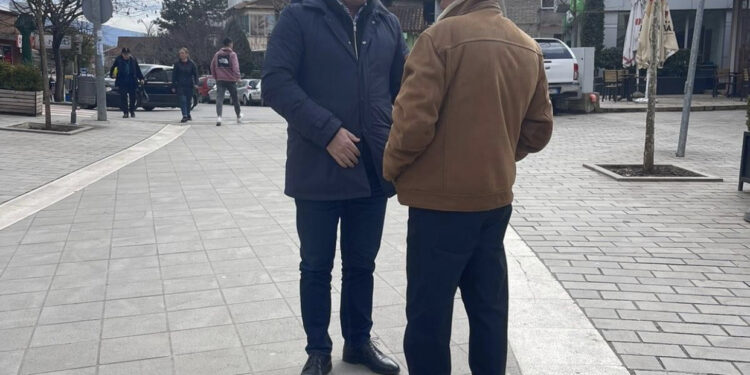 Mos shkel më në Librazhd/ Deputetin e Alibeajt e përzënë nga qyteti i tij. Se mbështet më askush