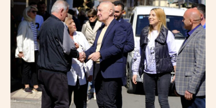 Meta takim me qytetarët në njësinë 8: Dëgjova dëshirën e tyre për një ndryshim të shumëpritur në të gjithë Shqipërinë