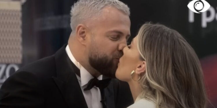 Olta ia thotë në sy Kiarës: Po dole ti, do puth Luizin