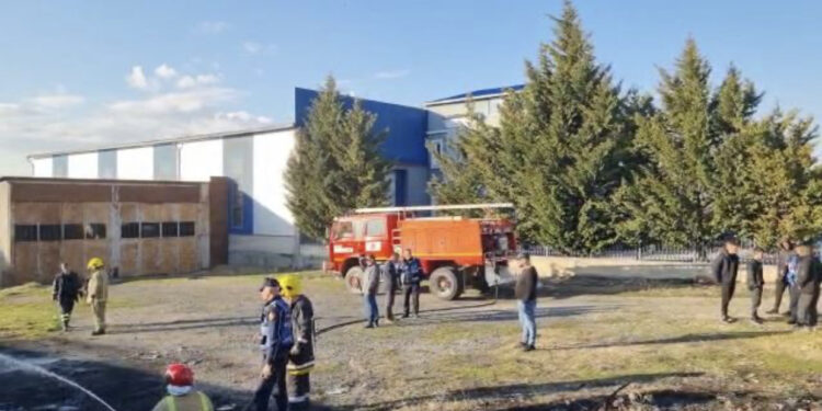 VIDEO/ Zjarr pranë një magazine në Korçë, dyshimet e para