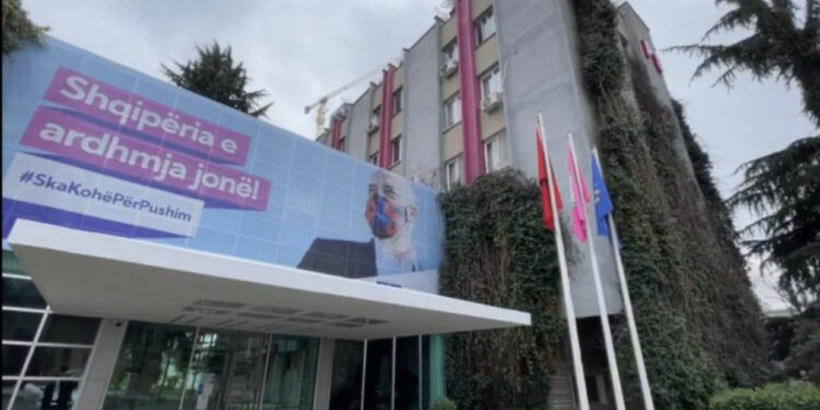 “Hap krahun, je i konsumuar”! Si plasi grushti mes socialistëve në Mirditë?