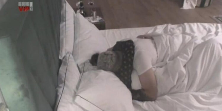 VIDEO/ I bën të gjitha/ Luizi nuk u përmbajt dot në dhomën luksoze, dalin pamje nga nata e ‘nxehtë’ e tij me Kiarën