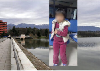 “Flok të zinj, kostum rozë dhe jelek të bardhë”/ Policia gjen një 4-vjeçare tek Liqeni në Tiranë, apel qytetarëve