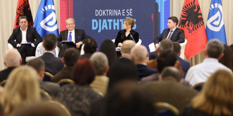 Berisha: 32 vite më parë, shqiptarët përmbysën sistemin komunist, më stalinist të Europës