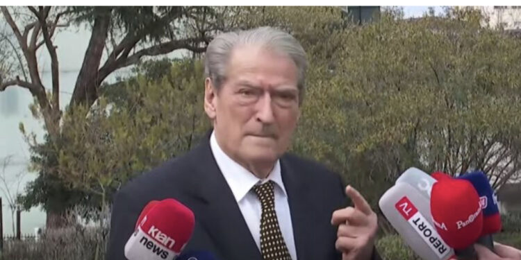 “Ulsi Manja kriminel elektoral”, Berisha: Vrasësi i kenianes fshihet në qeveri, ata s’japin asnjë përgjigje