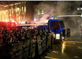 Pas protestave të dhunshme në Gjeorgji, qeveria tërhiqet nga projektligji për “agjentët e huaj”