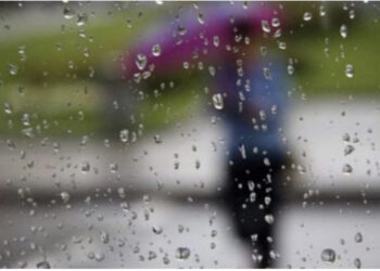 Shi dhe rënie temperaturash, si do të jetë moti sot