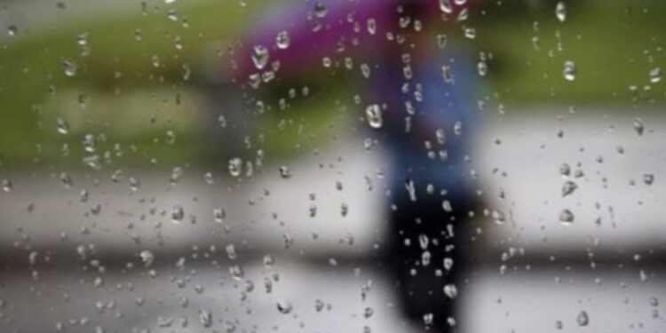 Shi dhe rënie temperaturash, si do të jetë moti sot