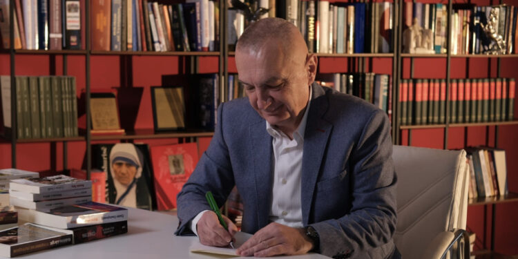 Meta uron 7 Marsin dhe kujton 25 vjetorin e rënies së Adem Jasharit: Detyra e politikanëve, përkrahja ndaj mësuesve dhe nxënësve