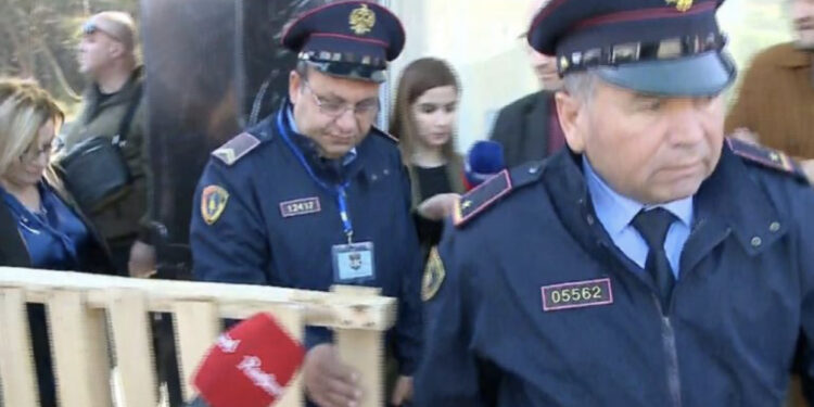 Qeveria i merr dy godina Hysenbelliut dhe i kalon për fëmijët në nevojë