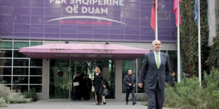 Rama mbledh Grupin Parlamentar dhe jep porositë për 14 majin. Zhduket Arben Ahmetaj