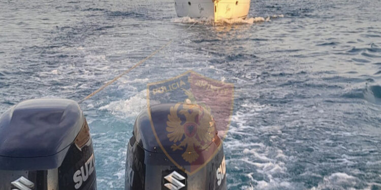 Mbetën në mes të detit pasi mjeti lundrues pësoi defekt, shpëtohen 3 shtetasit e huaj në Vlorë