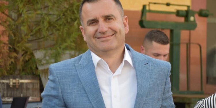 Arrestimi gati! Kastriot Gurra i thotë burgut hapu, jep 15 tendera për 3 muaj me vlerë 1.5 miliard lek