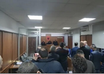 VIDEO/ Këta janë tre gjyqtarët që i hoqën Berishës vulën e PD-së nga dora