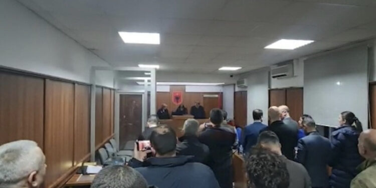 VIDEO/ Këta janë tre gjyqtarët që i hoqën Berishës vulën e PD-së nga dora