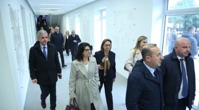 EMRAT/ Kanë paguar nga 300 mijë deri 500 mijë euro tek Kunati Bashës për t’u bërë deputet. Ja pazarxhinjtë që ishin në takim me Alibeajn sot