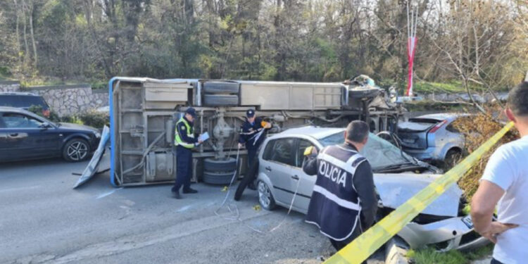Çfarë dyshohet për aksidentin e katërfishtë tek Rruga e Elbasanit, zbardhet delarata e shoferit të autobusit: Nuk arrita dot të …