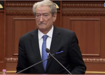 VIDEO/ Berisha thirrje Ahmetajt: Pendohu dhe ço Ramën brenda