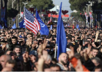 Qytetarët nisen nga Saranda e Dibra, i bashkohen thirrjes së opozitës për të protestuar para Kryeministrisë