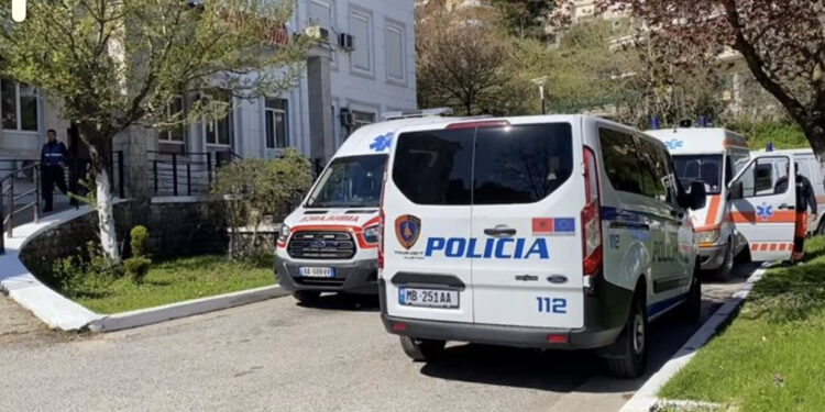 EMRAT/ Ky është çifti i bashkëshortëve që u plagosën me thikë pas konfliktit të çastit