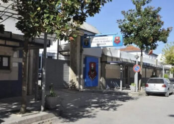 “Vilë, lokal dhe “Benz” me lekë droge”! Sekuestrohet 150 mijë euro pasuri në Elbasan