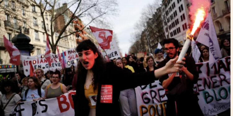 Analiza/ Përse pensionet u kthyen në pikën e “nxehtë” të politikës në Francë?