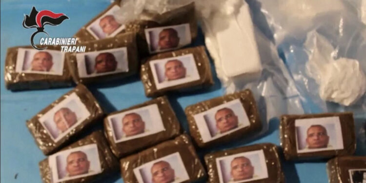E fshehur nën imazhin e mafias, kapet droga me vlerë 200 mijë euro në Itali
