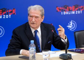 “AliBasha nuk as 10 vetë nga pas”, Berisha mblesh Kryesinë: Rama dhe Yuri Kim mendojnë se do e ringjallin Bashën me Vulën