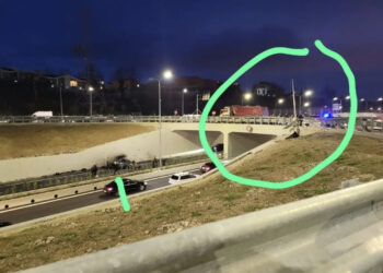 Del VIDEO-Momenti i aksidentit tragjik, kur “Audi” me 3 të rinjtë fluturon në Sauk