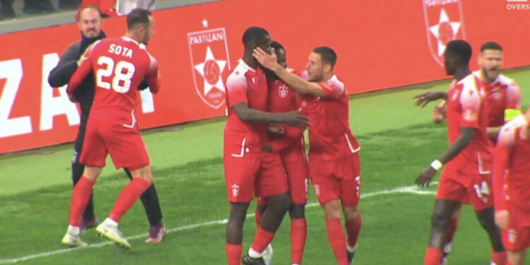 VIDEO/ “Demat e kuq” fitojnë mes “tymit”, Partizani befason Tiranën në “derbin e titullit”