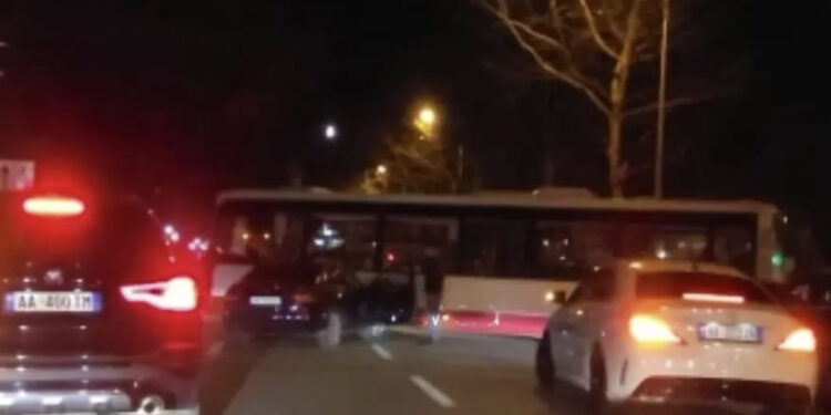 Një tjetër urban përfshihet në aksident në Tiranë