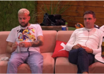 VIDEO/ “Jeni një tufë lepurushash!” Luizi ka një përgjigje prej “luani” për banorët që po përpiqen ta sulmojnë